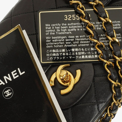 Chanel Vintage Kleine Klassische Doppelklappe Tasche Schwarzes Gequiltetes Lammleder Mit 24K Vergoldeter Hardware