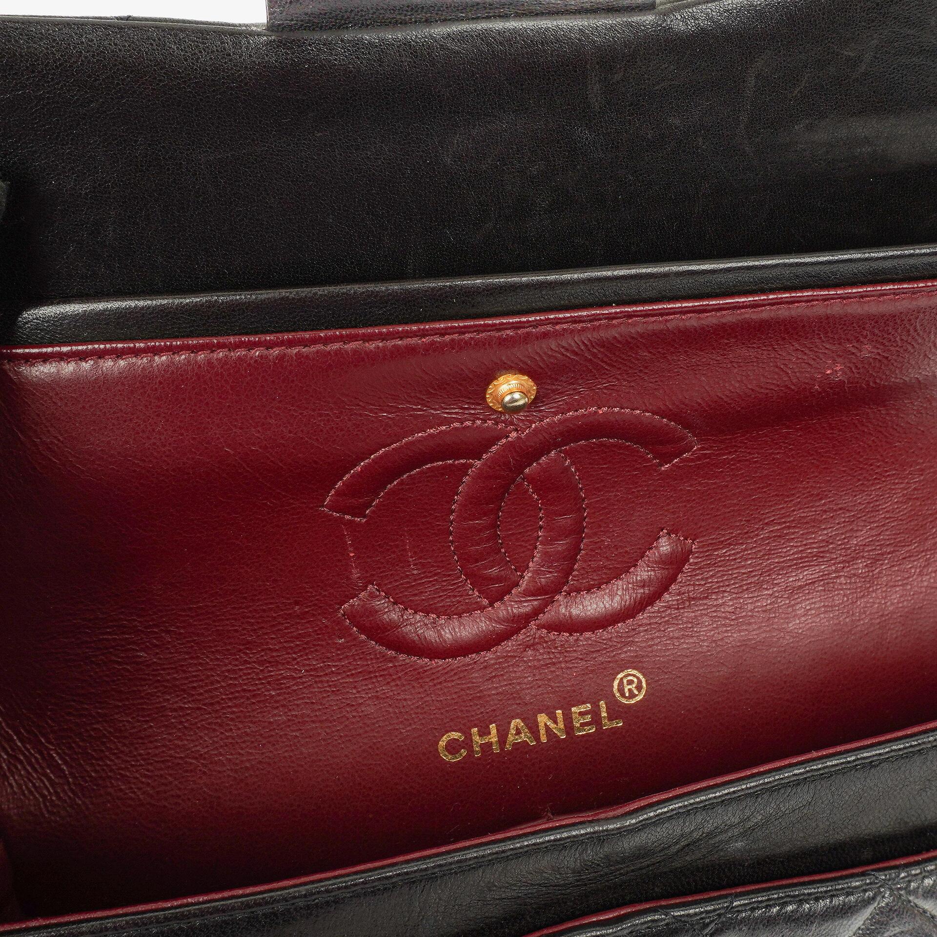 Chanel Vintage Kleine Klassische Doppelklappe Tasche Schwarzes Gequiltetes Lammleder Mit 24K Vergoldeter Hardware