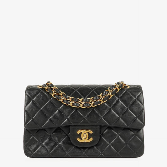 Chanel Vintage Kleine Classic Double Flap Tasche aus schwarzem gestepptem Leder mit 24K vergoldeter Hardware