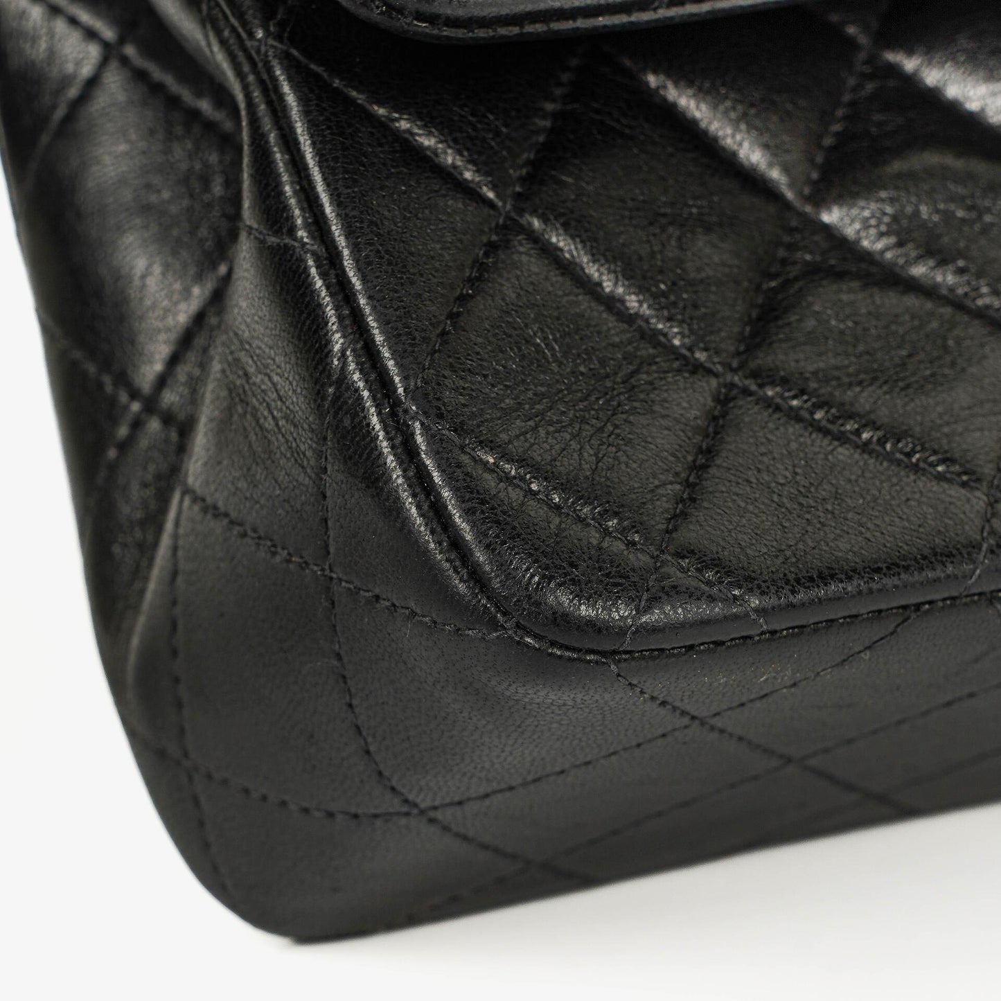 Chanel Vintage Kleine Classic Double Flap Tasche aus schwarzem gestepptem Leder mit 24K vergoldeter Hardware