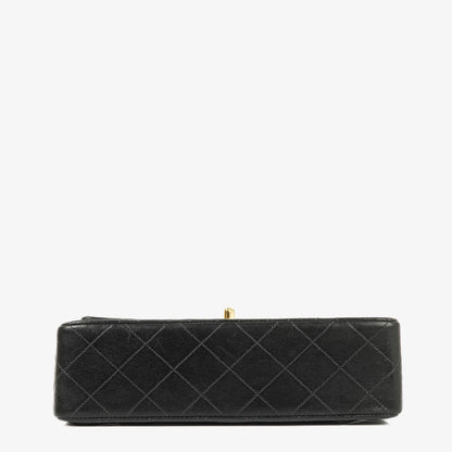 Chanel Vintage Kleine Classic Double Flap Tasche aus schwarzem gestepptem Leder mit 24K vergoldeter Hardware