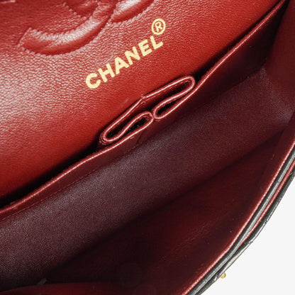 Chanel Vintage Kleine Classic Double Flap Tasche aus schwarzem gestepptem Leder mit 24K vergoldeter Hardware
