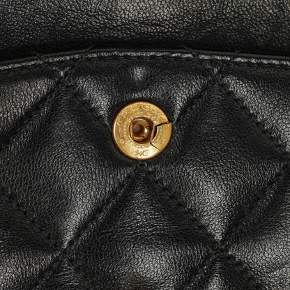Chanel Vintage Kleine Classic Double Flap Tasche aus schwarzem gestepptem Leder mit 24K vergoldeter Hardware