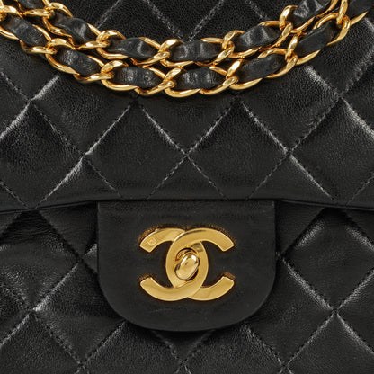 Chanel Vintage Kleine Classic Double Flap Tasche aus schwarzem gestepptem Leder mit 24K vergoldeter Hardware