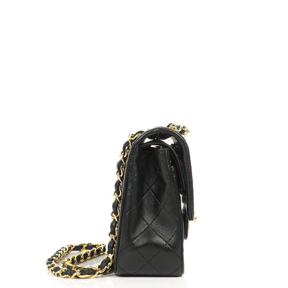 Chanel Vintage Kleine Klassische Doppelklappe Schwarzes Gequiltetes Lammleder 24K Vergoldete Hardware