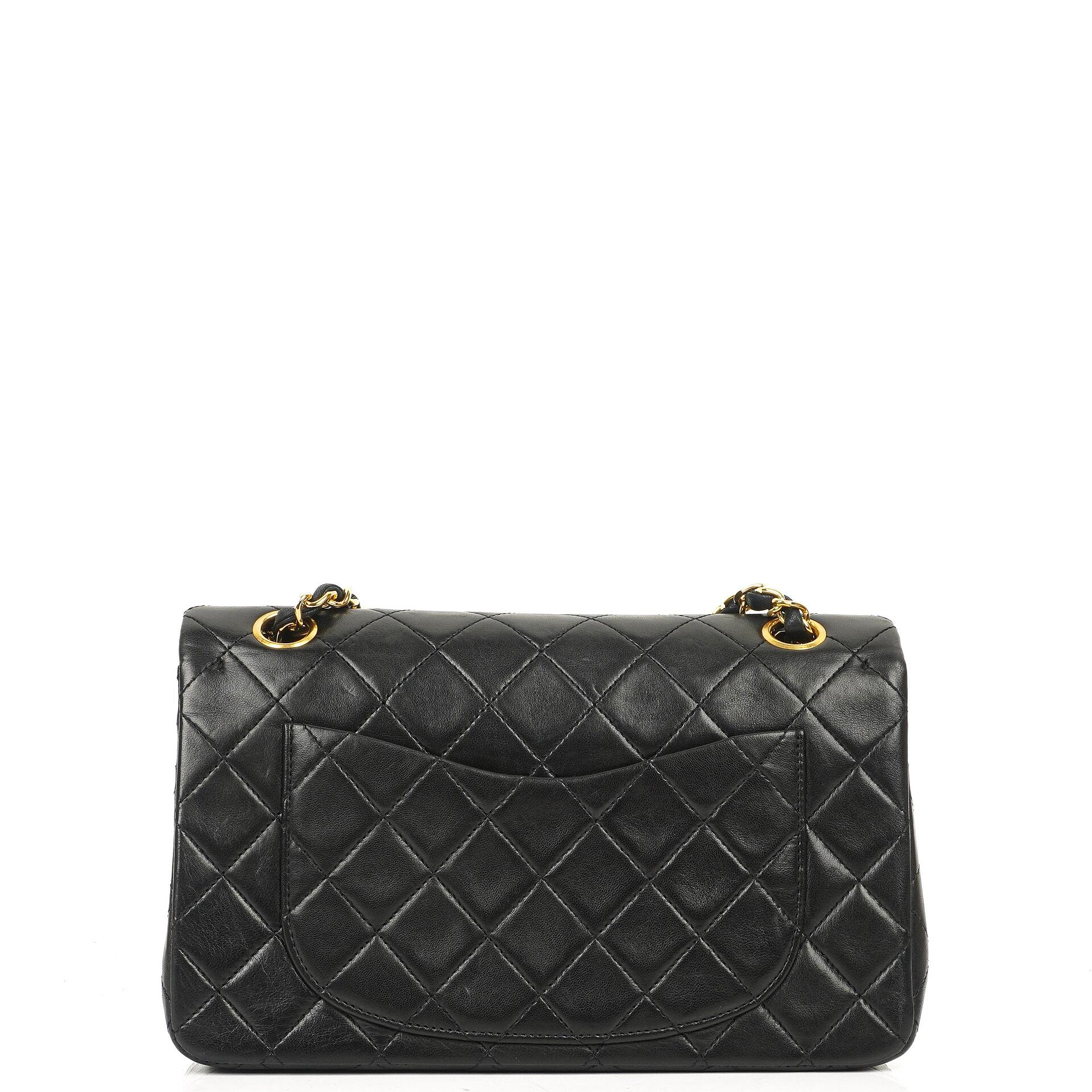 Chanel Vintage Kleine Klassische Doppelklappe Schwarzes Gequiltetes Lammleder 24K Vergoldete Hardware
