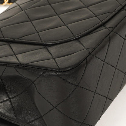 Chanel Vintage Kleine Klassische Doppelklappe Schwarzes Gequiltetes Lammleder 24K Vergoldete Hardware