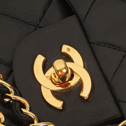 Chanel Vintage Kleine Klassische Doppelklappe Schwarzes Gequiltetes Lammleder 24K Vergoldete Hardware