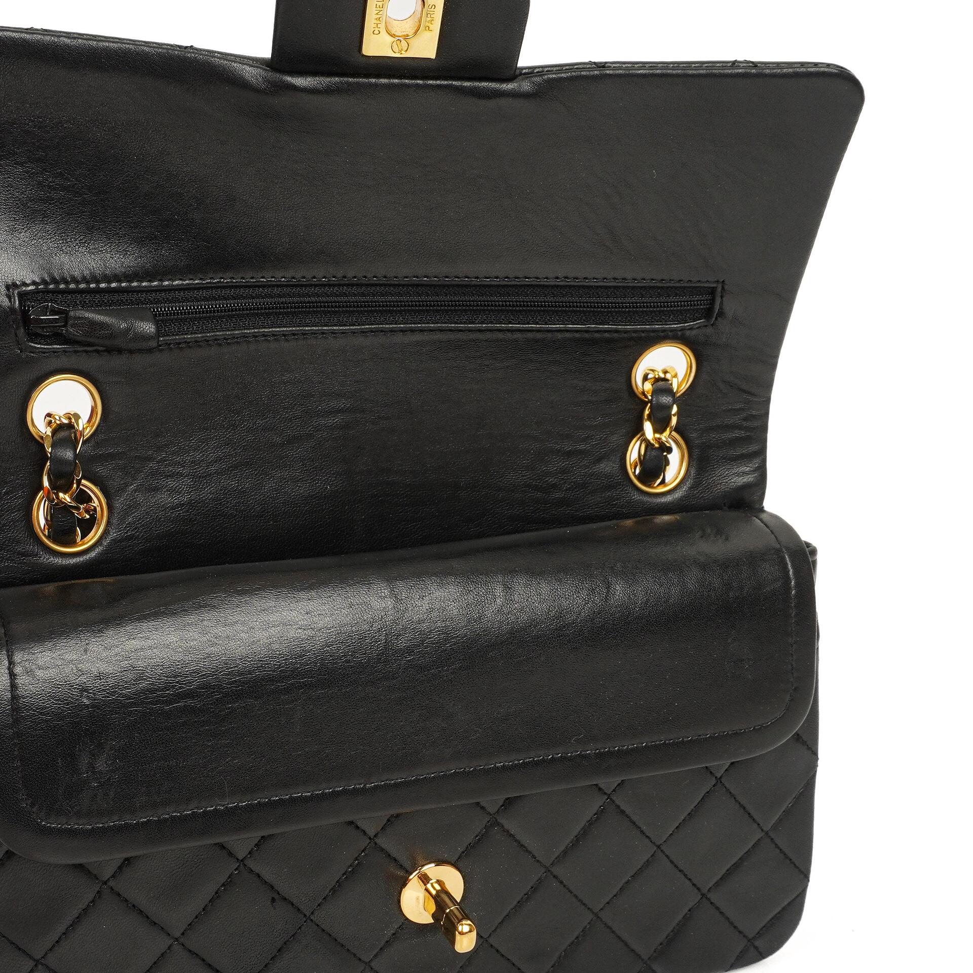 Chanel Vintage Kleine Klassische Doppelklappe Schwarzes Gequiltetes Lammleder 24K Vergoldete Hardware