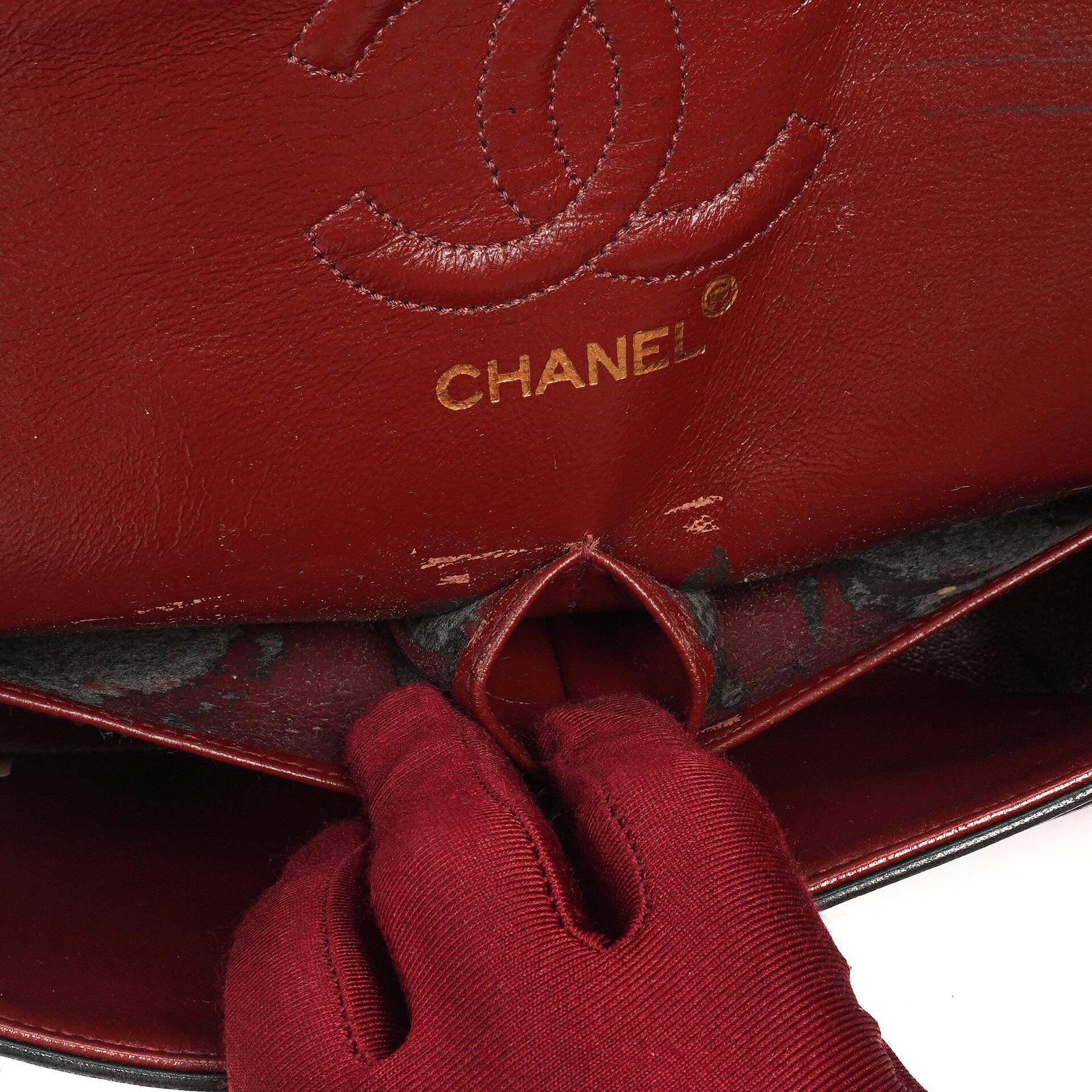 Chanel Vintage Kleine Klassische Doppelklappe Schwarzes Gequiltetes Lammleder 24K Vergoldete Hardware