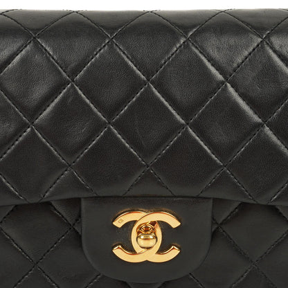Chanel Vintage Kleine Klassische Doppelklappe Schwarzes Gequiltetes Lammleder 24K Vergoldete Hardware