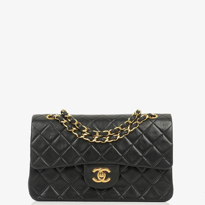 Chanel Vintage Kleine Klassische Doppelklappe Schwarzes Gequiltetes Lammleder 24K Vergoldete Hardware