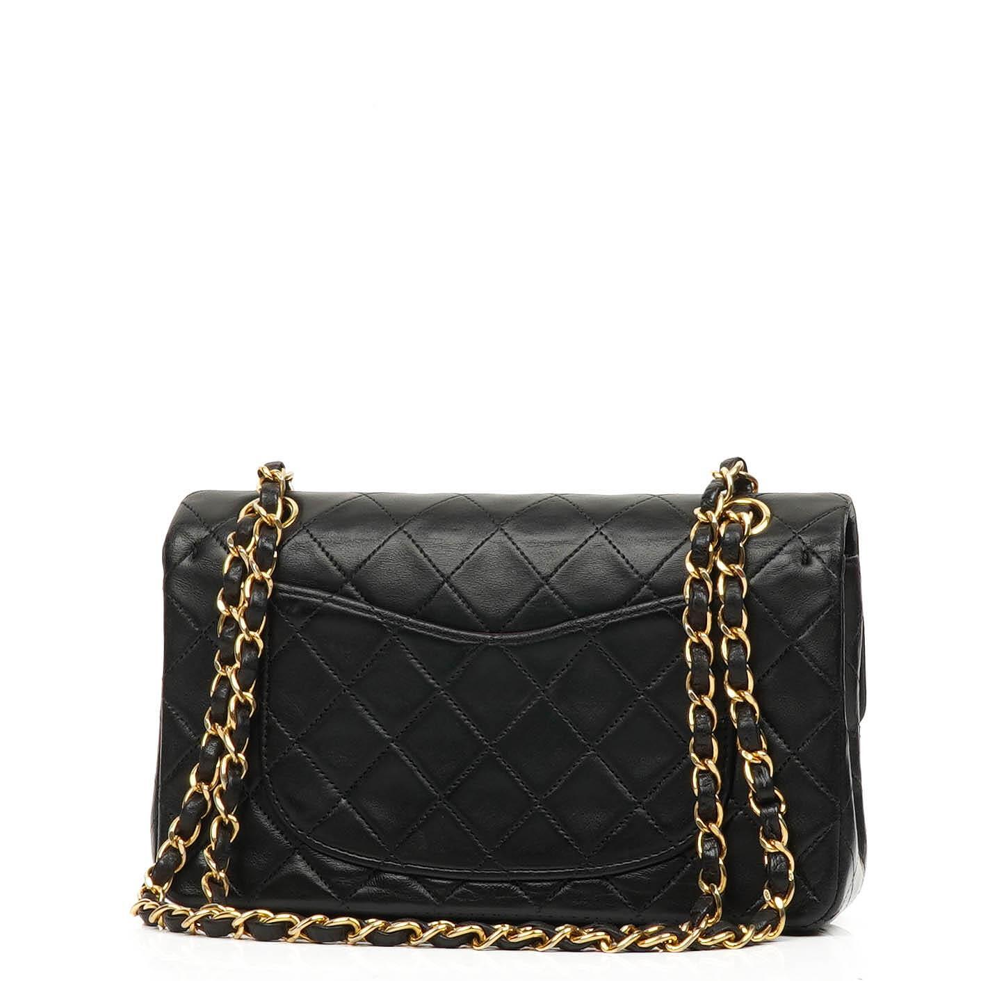Chanel Vintage Kleine Klassische Doppelklappe Schwarzes Gequiltetes Lammleder 24K Vergoldete Hardware