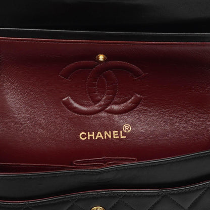 Chanel Vintage Kleine Klassische Doppelklappe Schwarzes Gequiltetes Lammleder 24K Vergoldete Hardware