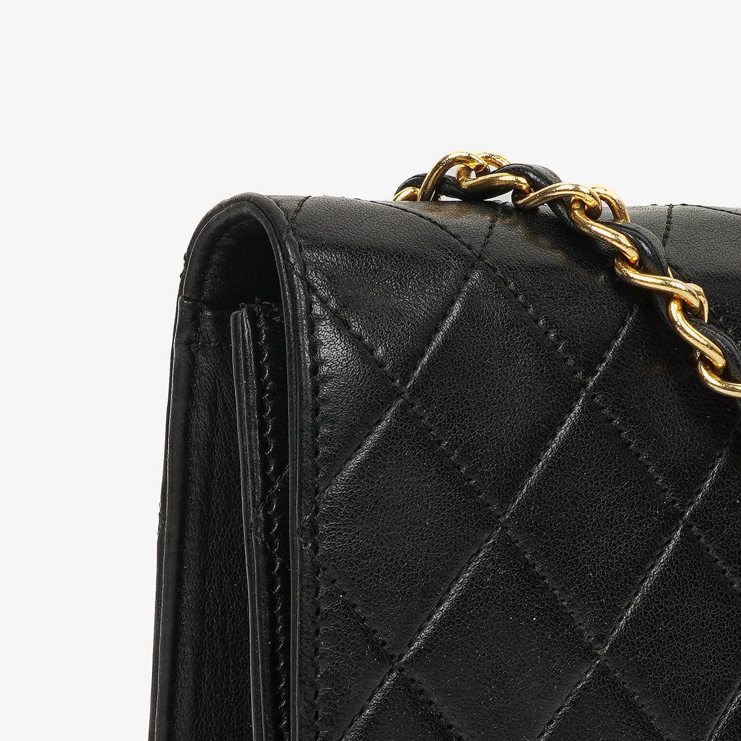 Chanel Kleine Classic Vintage Einzelklappentasche aus schwarzem gestepptem Lammleder mit 24K vergoldeten Beschlägen