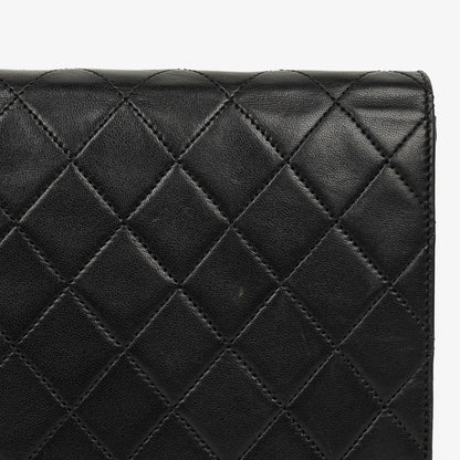Chanel Kleine Classic Vintage Einzelklappentasche aus schwarzem gestepptem Lammleder mit 24K vergoldeten Beschlägen