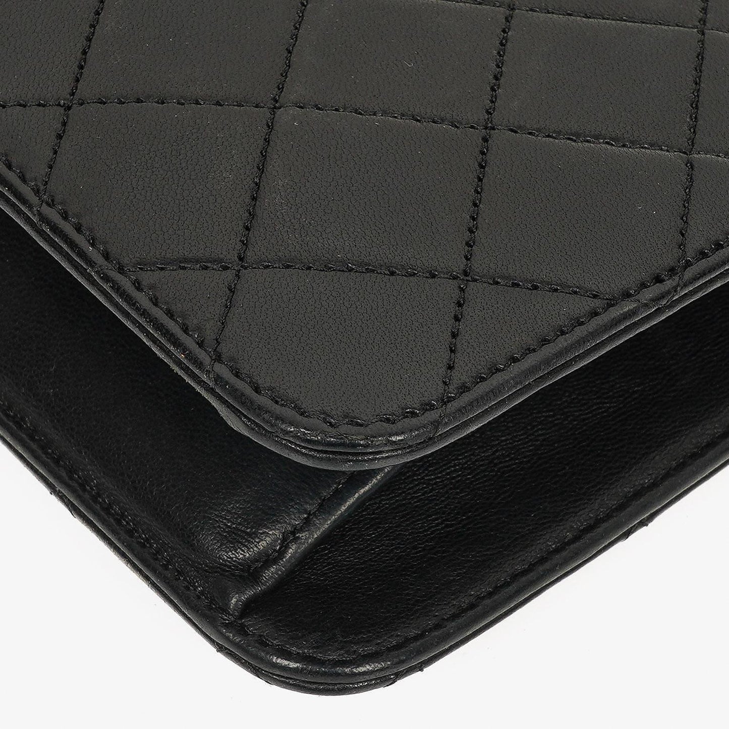 Chanel Kleine Classic Vintage Einzelklappentasche aus schwarzem gestepptem Lammleder mit 24K vergoldeten Beschlägen