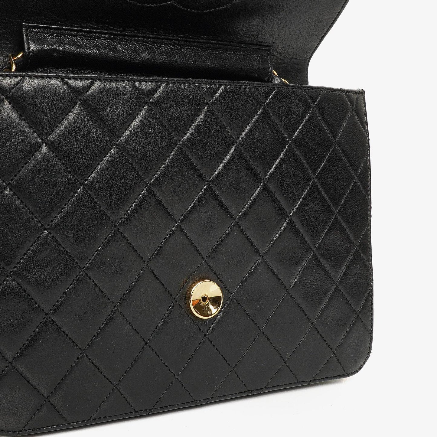 Chanel Kleine Classic Vintage Einzelklappentasche aus schwarzem gestepptem Lammleder mit 24K vergoldeten Beschlägen
