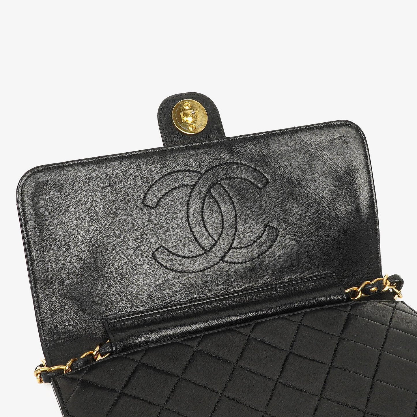 Chanel Kleine Classic Vintage Einzelklappentasche aus schwarzem gestepptem Lammleder mit 24K vergoldeten Beschlägen