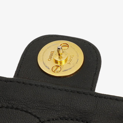 Chanel Kleine Classic Vintage Einzelklappentasche aus schwarzem gestepptem Lammleder mit 24K vergoldeten Beschlägen