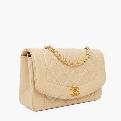 Chanel Vintage Small Diana Flap Tasche in Beige mit 24K vergoldeten Beschlägen