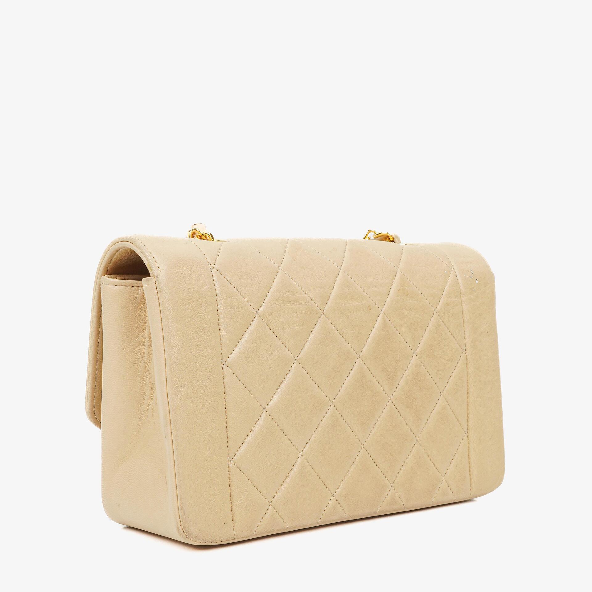 Chanel Vintage Small Diana Flap Tasche in Beige mit 24K vergoldeten Beschlägen