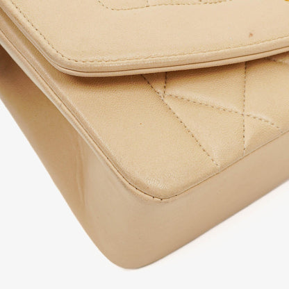 Chanel Vintage Small Diana Flap Tasche in Beige mit 24K vergoldeten Beschlägen