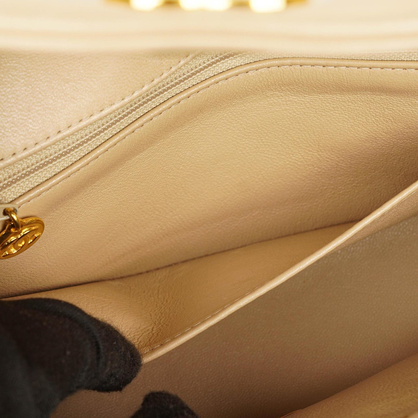 Chanel Vintage Small Diana Flap Tasche in Beige mit 24K vergoldeten Beschlägen