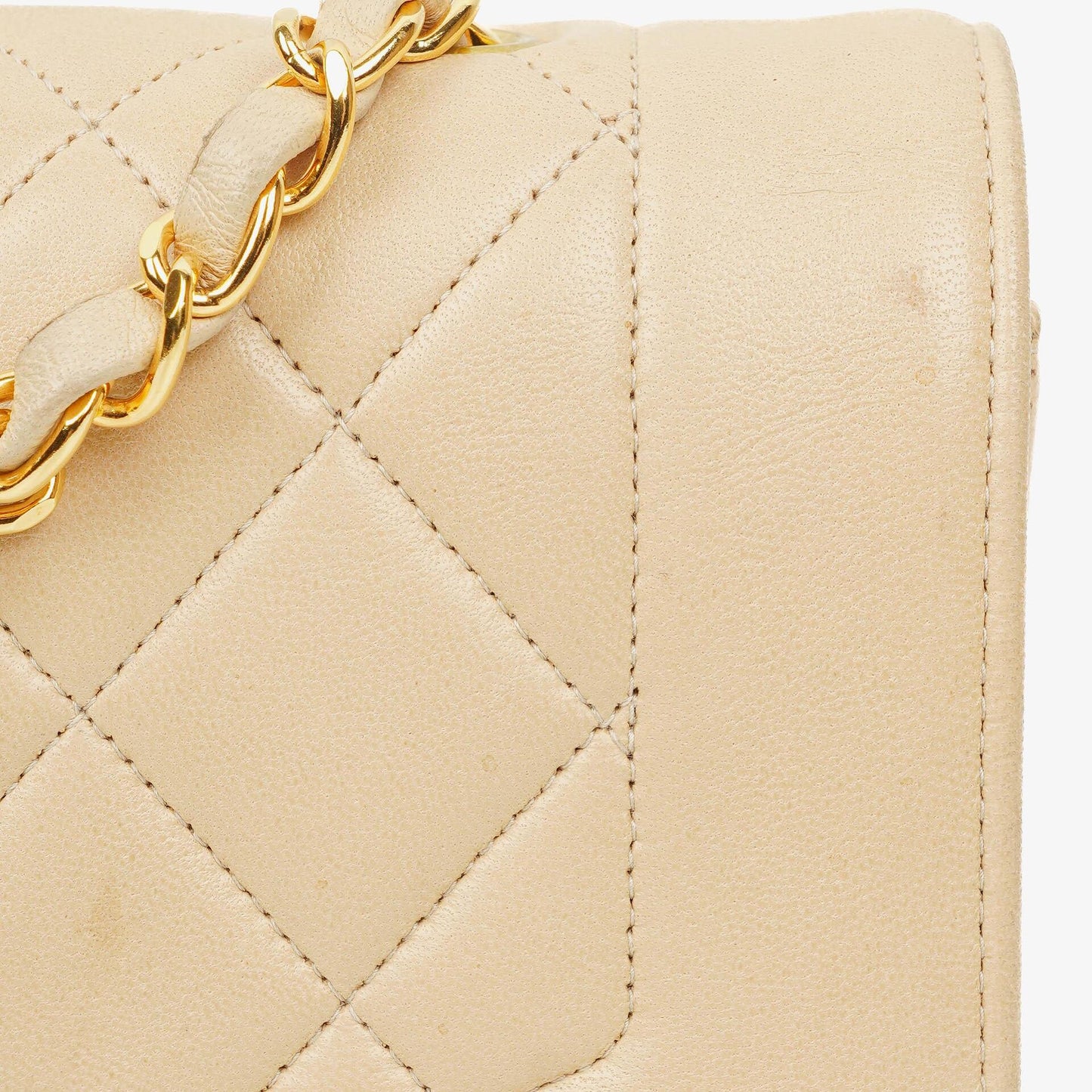 Chanel Vintage Small Diana Flap Tasche in Beige mit 24K vergoldeten Beschlägen