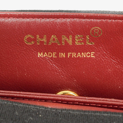 Chanel Vintage Small Single Flap Tasche aus schwarzem gestepptem Jersey und Leder mit 24K vergoldeter Hardware