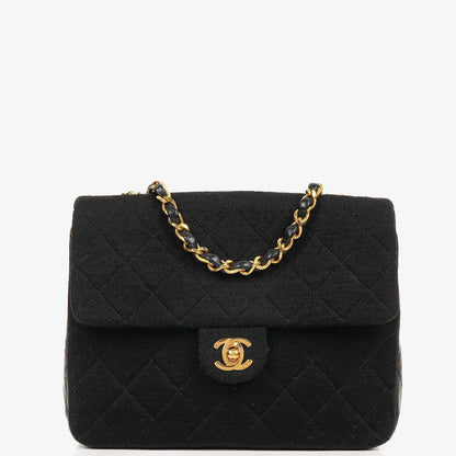 Chanel Vintage Square Single Flap Tasche aus schwarzem gestepptem Jersey und Leder mit 24K vergoldeten Beschlägen, 1989-1991