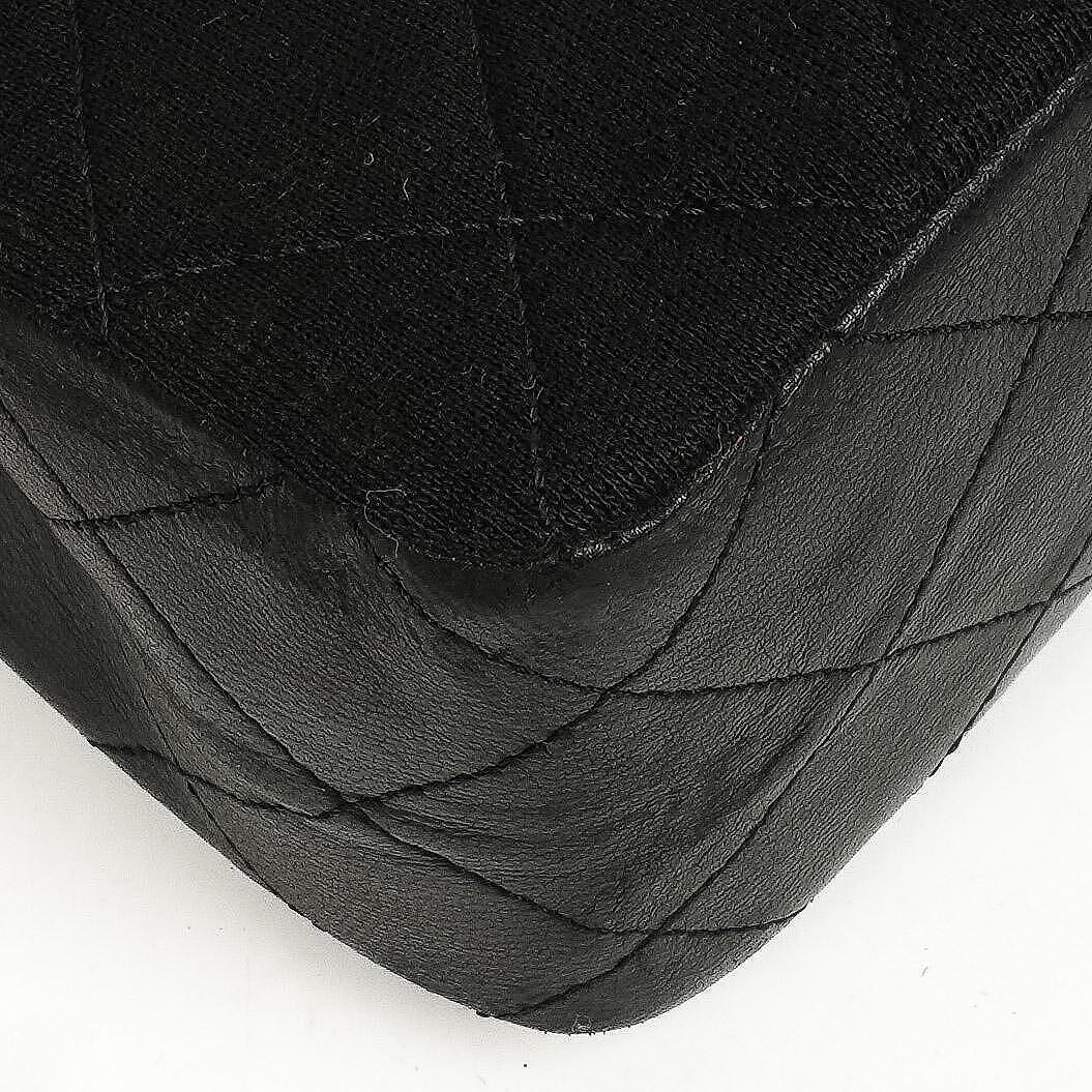 Chanel Vintage Square Single Flap Tasche aus schwarzem gestepptem Jersey und Leder mit 24K vergoldeten Beschlägen, 1989-1991