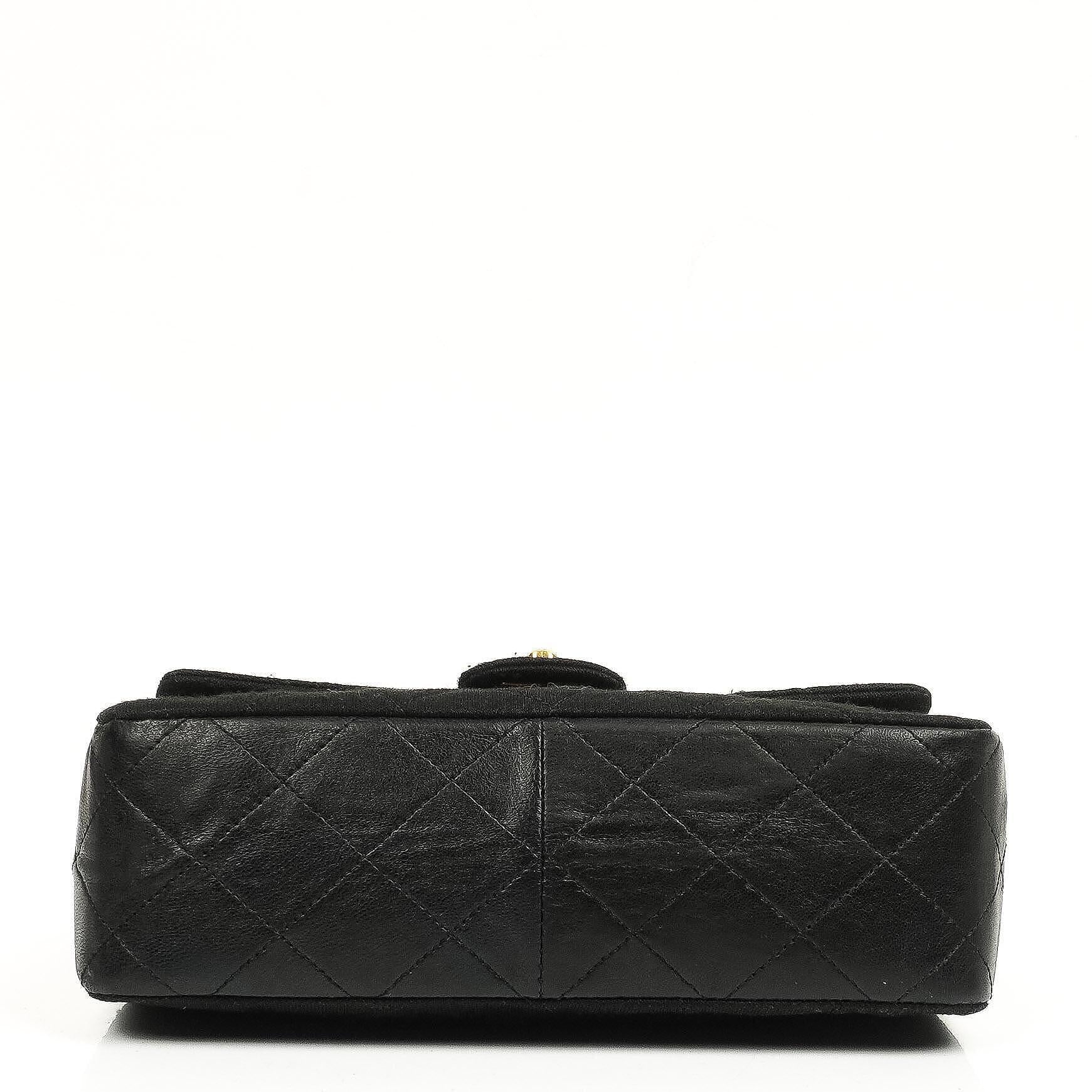Chanel Vintage Square Single Flap Tasche aus schwarzem gestepptem Jersey und Leder mit 24K vergoldeten Beschlägen, 1989-1991