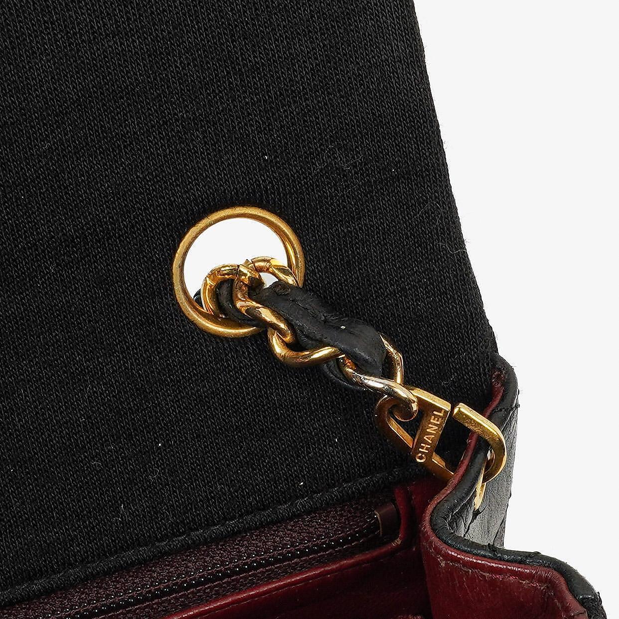 Chanel Vintage Square Single Flap Tasche aus schwarzem gestepptem Jersey und Leder mit 24K vergoldeten Beschlägen, 1989-1991