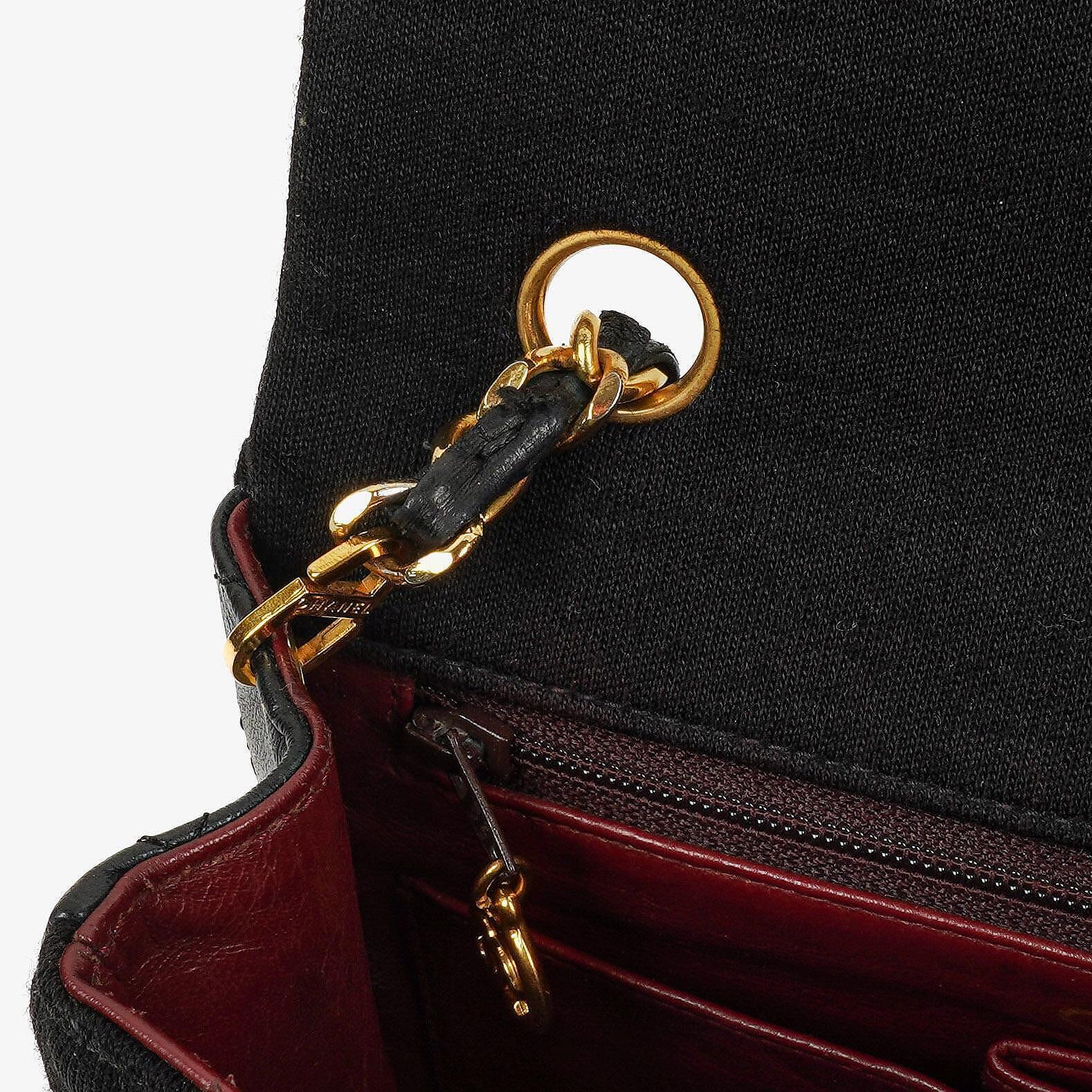 Chanel Vintage Square Single Flap Tasche aus schwarzem gestepptem Jersey und Leder mit 24K vergoldeten Beschlägen, 1989-1991
