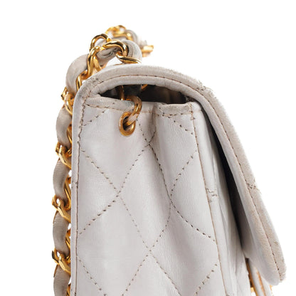 Chanel Vintage Square Flap Bag aus weißem gestepptem Lammleder mit 24K goldplattierten Beschlägen