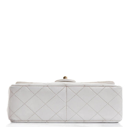 Chanel Vintage Square Flap Bag aus weißem gestepptem Lammleder mit 24K goldplattierten Beschlägen