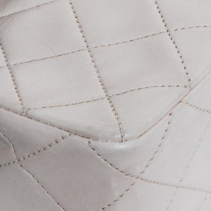 Chanel Vintage Square Flap Bag aus weißem gestepptem Lammleder mit 24K goldplattierten Beschlägen