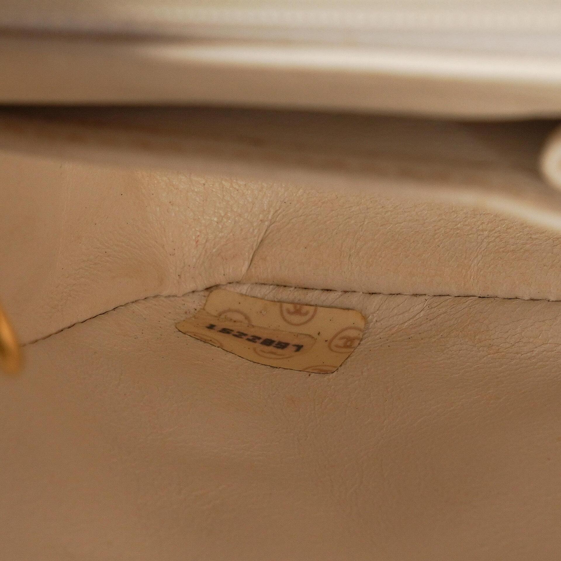 Chanel Vintage Square Flap Bag aus weißem gestepptem Lammleder mit 24K goldplattierten Beschlägen