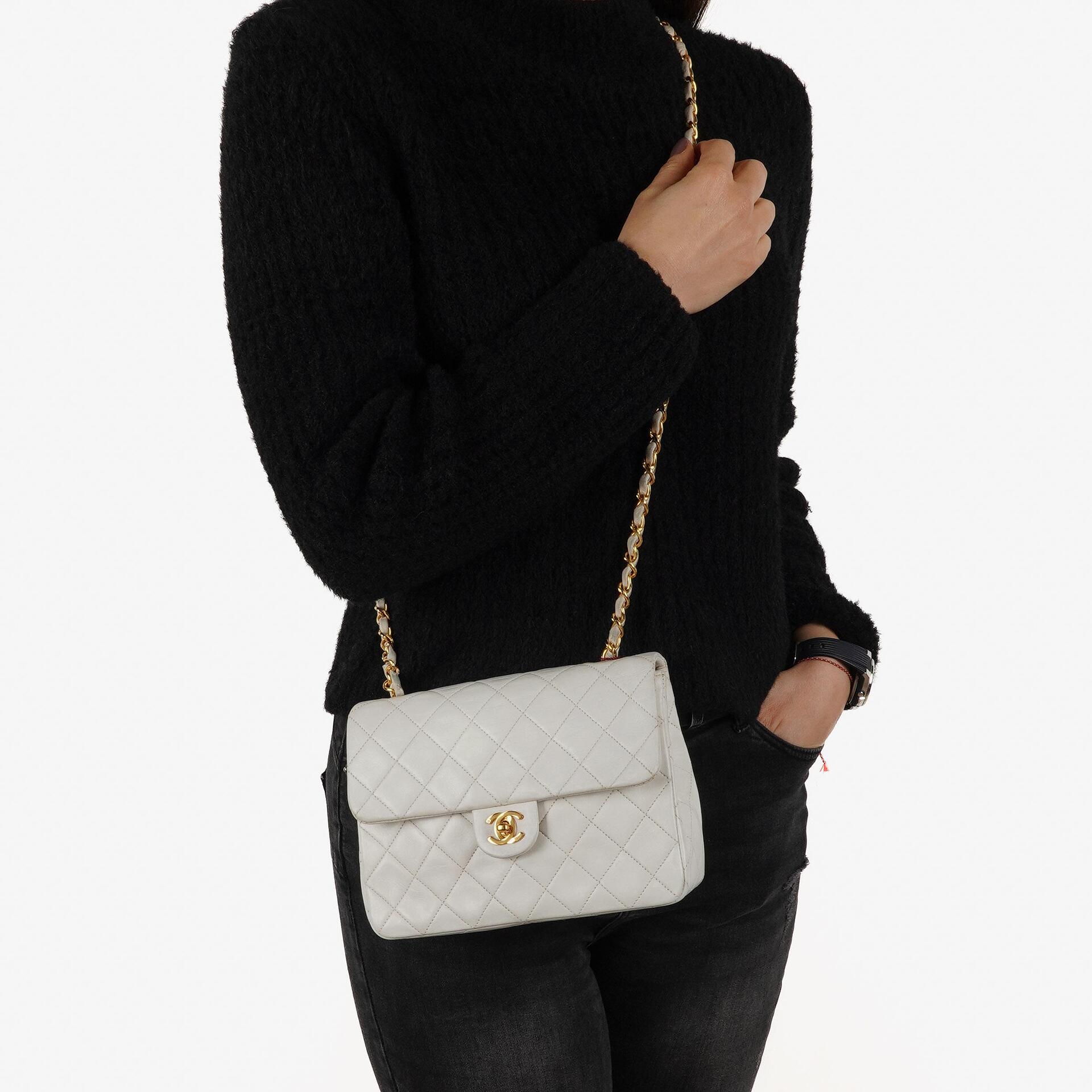 Chanel Vintage Square Flap Bag aus weißem gestepptem Lammleder mit 24K goldplattierten Beschlägen