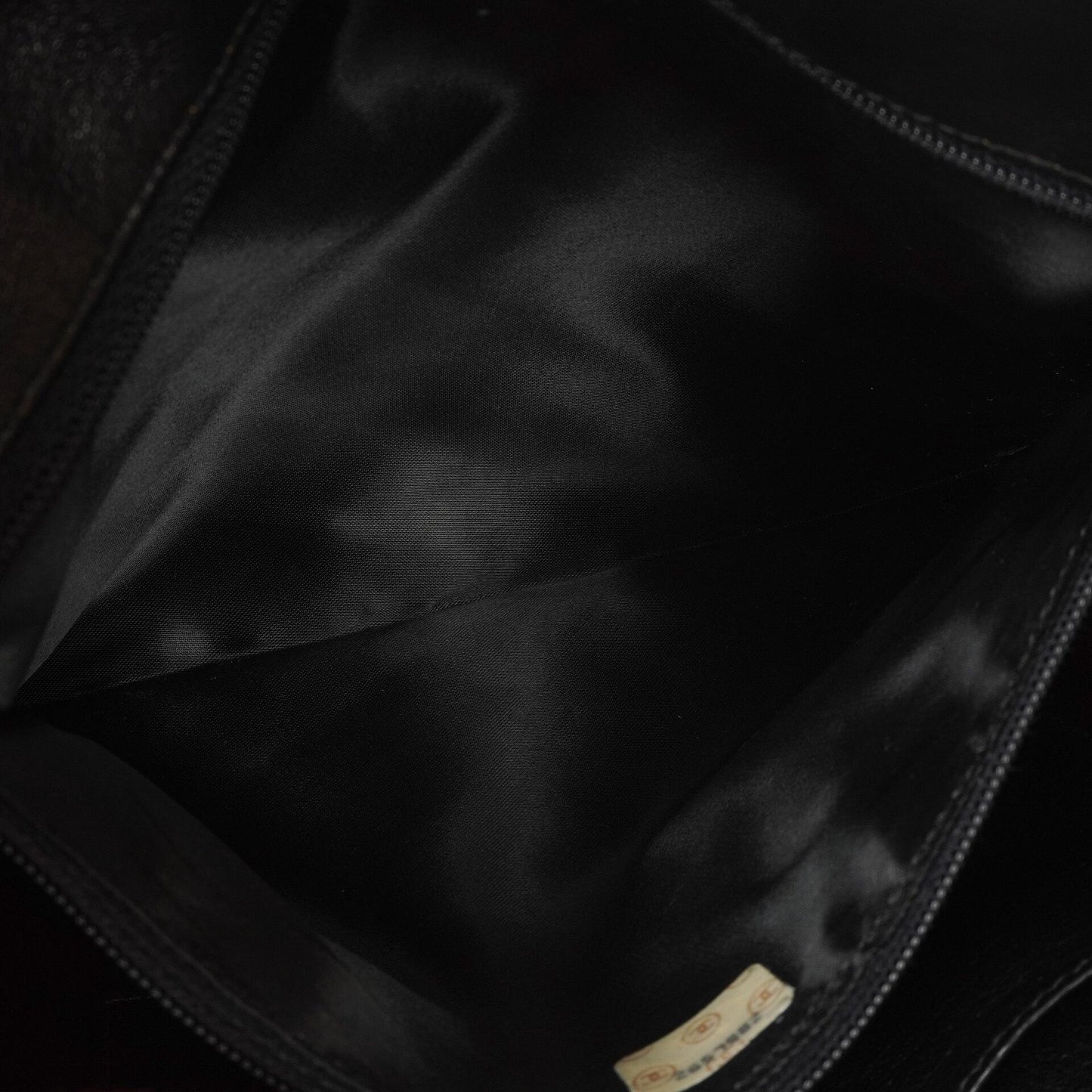 Chanel Vintage Tassel Camera Bag aus schwarzem gestepptem Lammleder mit goldfarbener Hardware