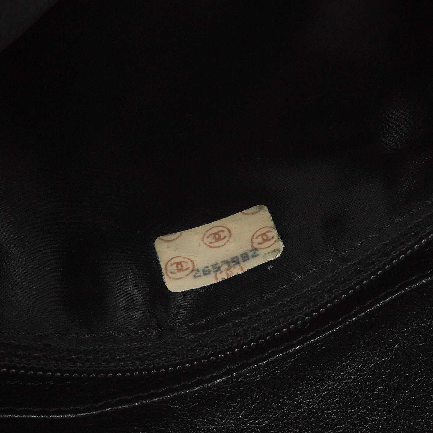 Chanel Vintage Tassel Camera Bag aus schwarzem gestepptem Lammleder mit goldfarbener Hardware
