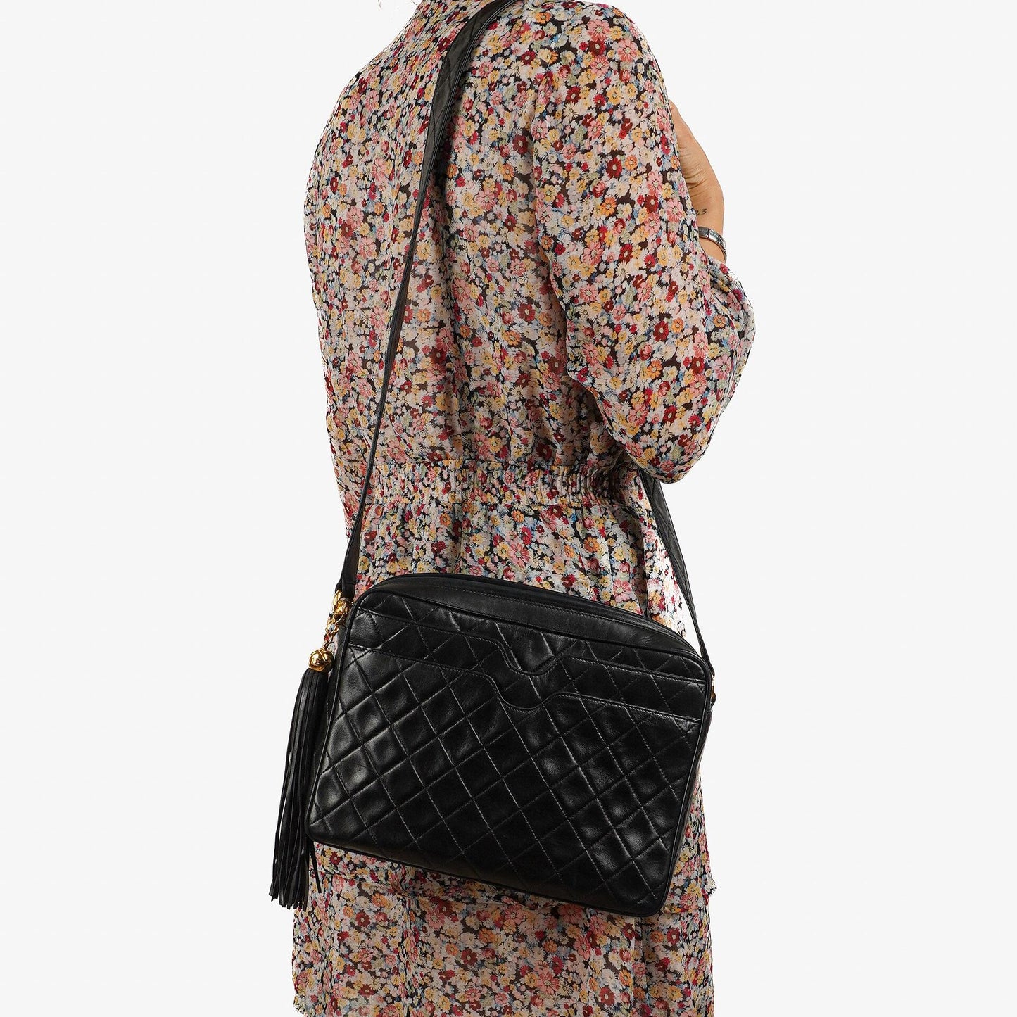 Chanel Vintage Tassel Camera Bag aus schwarzem gestepptem Lammleder mit goldfarbener Hardware
