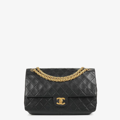 Chanel Vintage zeitlose klassische mittlere Doppelklappen-Tasche Schwarz gestepptes Lammleder mit 24K goldplattierter Hardware und Mademoiselle-Kette