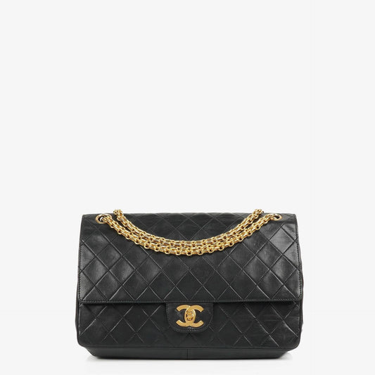 Chanel Vintage zeitlose klassische mittlere Doppelklappen-Tasche Schwarz gestepptes Lammleder mit 24K goldplattierter Hardware und Mademoiselle-Kette