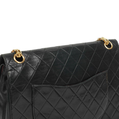Chanel Vintage zeitlose klassische mittlere Doppelklappen-Tasche Schwarz gestepptes Lammleder mit 24K goldplattierter Hardware und Mademoiselle-Kette