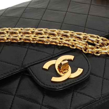 Chanel Vintage zeitlose klassische mittlere Doppelklappen-Tasche Schwarz gestepptes Lammleder mit 24K goldplattierter Hardware und Mademoiselle-Kette