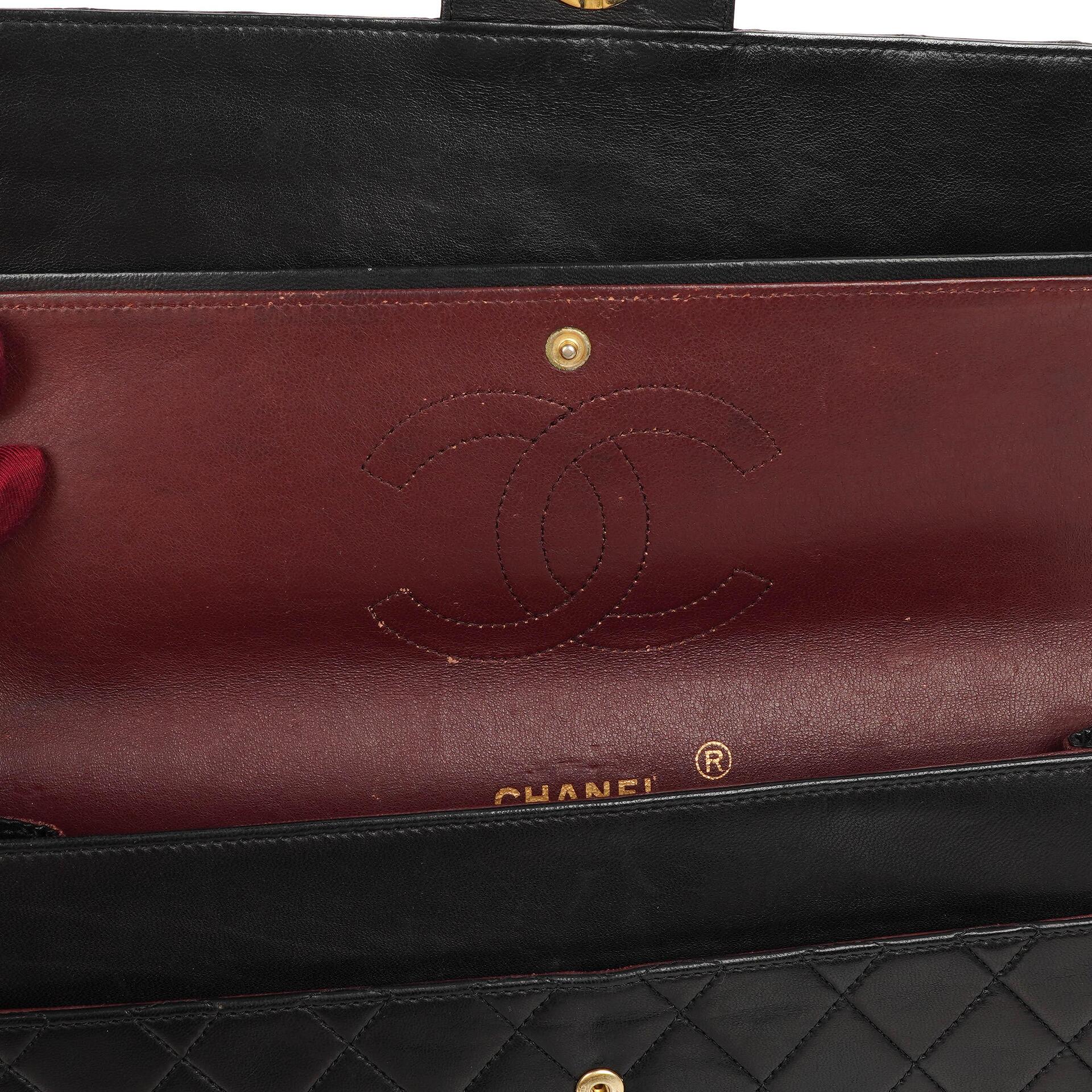 Chanel Vintage zeitlose klassische mittlere Doppelklappen-Tasche Schwarz gestepptes Lammleder mit 24K goldplattierter Hardware und Mademoiselle-Kette