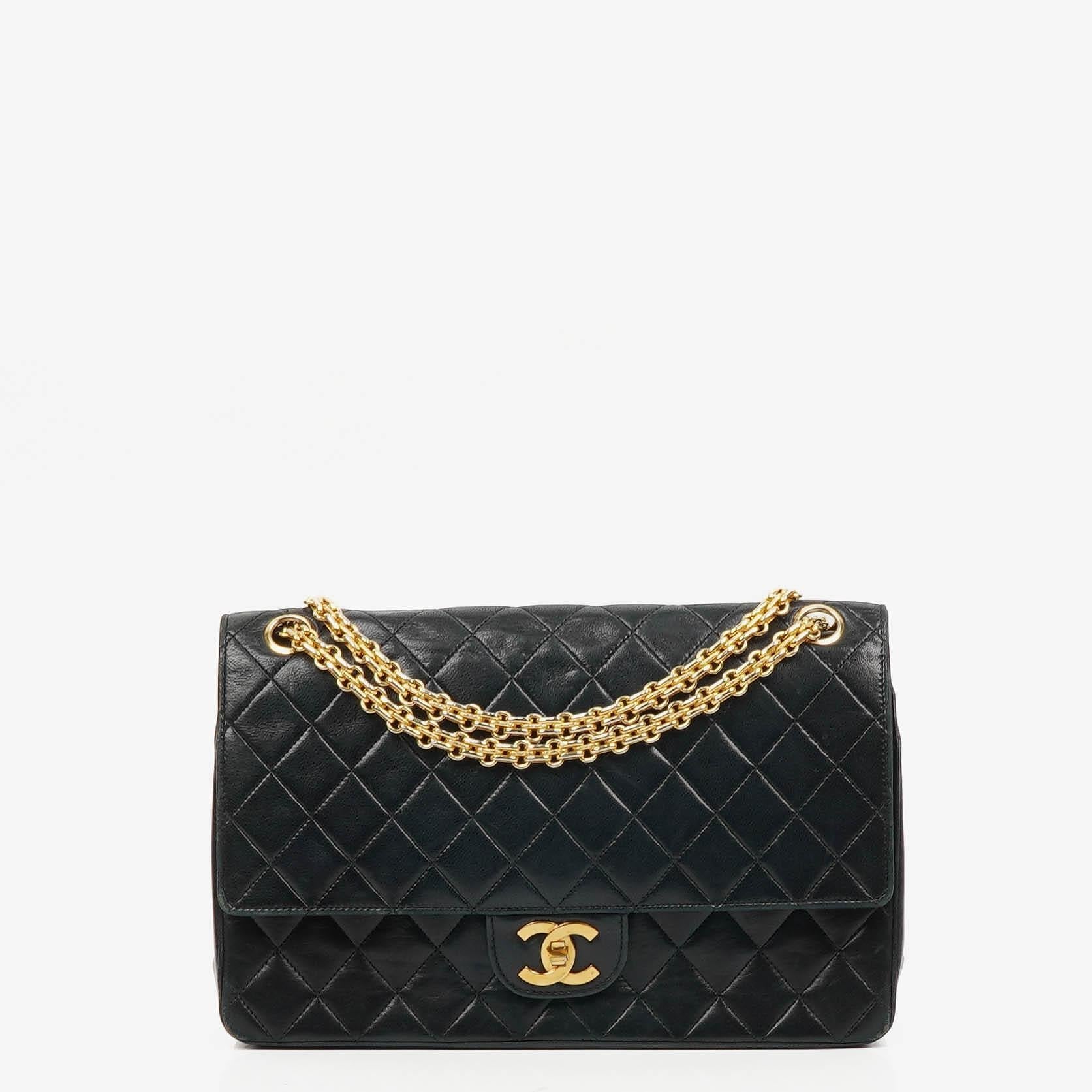 Chanel Vintage zeitlose klassische mittlere Doppelklappen-Tasche Schwarz gestepptes Lammleder mit 24K goldplattierter Hardware und Mademoiselle-Kette