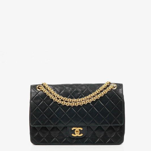 Chanel Vintage zeitlose klassische mittlere Doppelklappen-Tasche Schwarz gestepptes Lammleder mit 24K goldplattierter Hardware und Mademoiselle-Kette